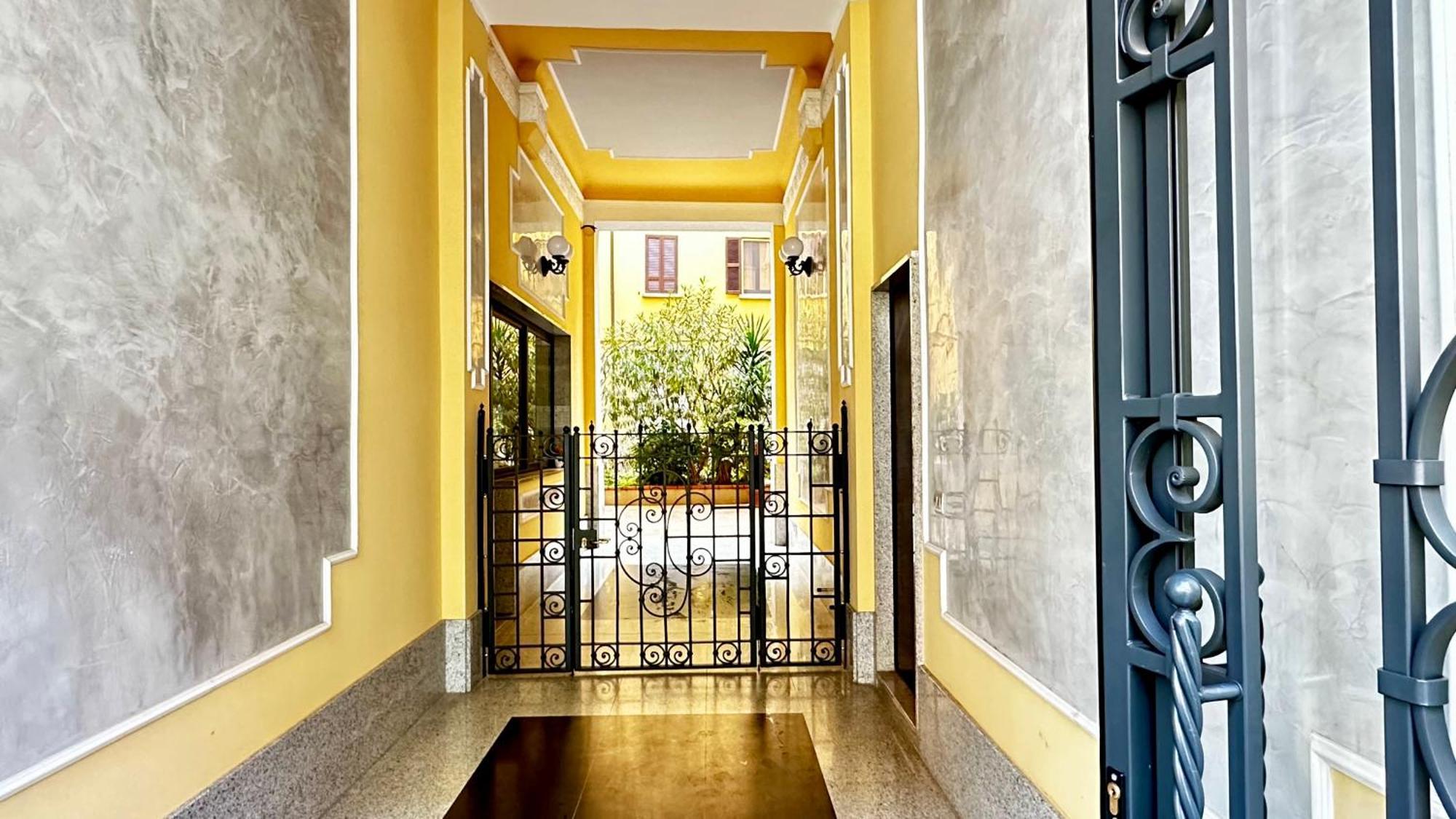 Lily Pads -Elegant Apartment- In The City Center Milano Eksteriør bilde