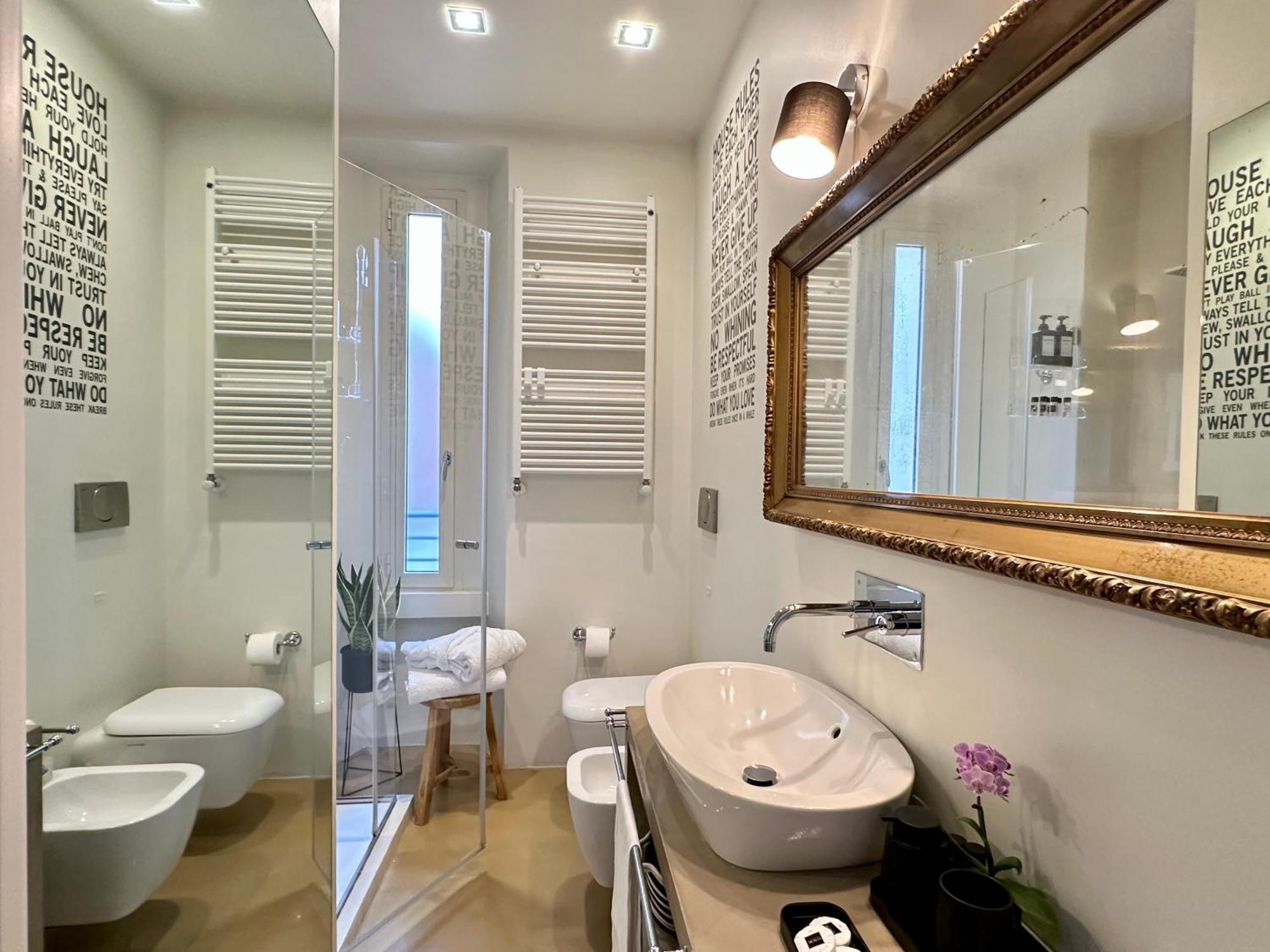 Lily Pads -Elegant Apartment- In The City Center Milano Eksteriør bilde